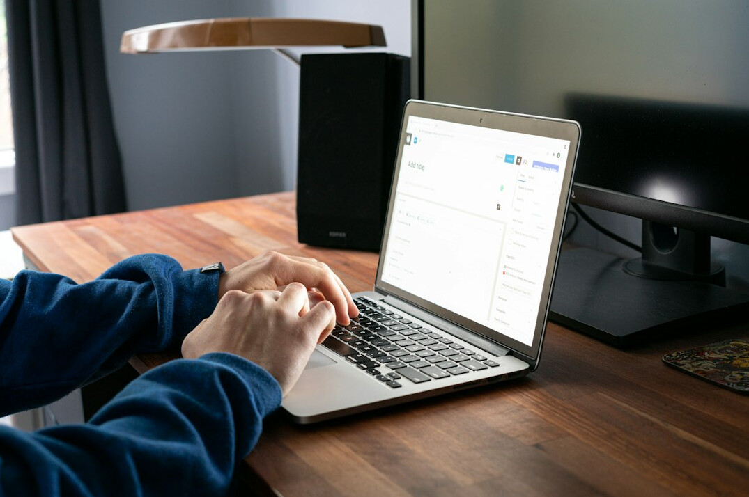 student learning coding in english class